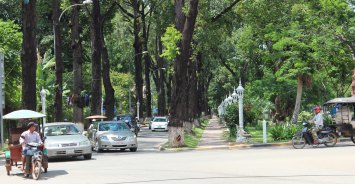 Cambodia 16 S Reap Pokambor Ave lights copy