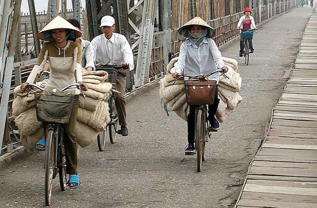 VNM Hanoi 04 Long Bien Bridge