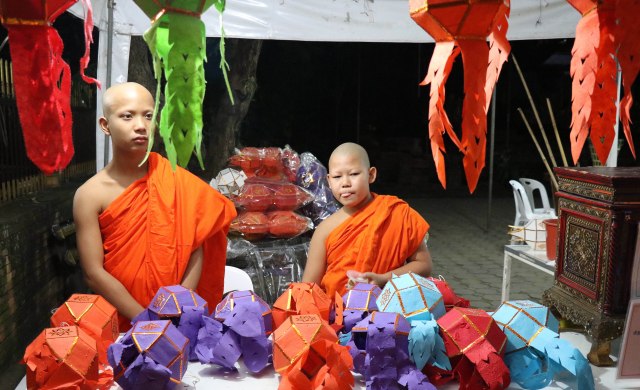 LK monks and Khom Kwaen